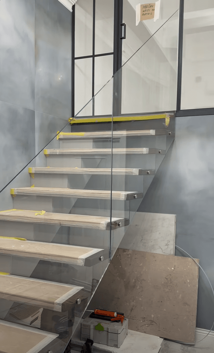 Minimalist loft staircase — glass
