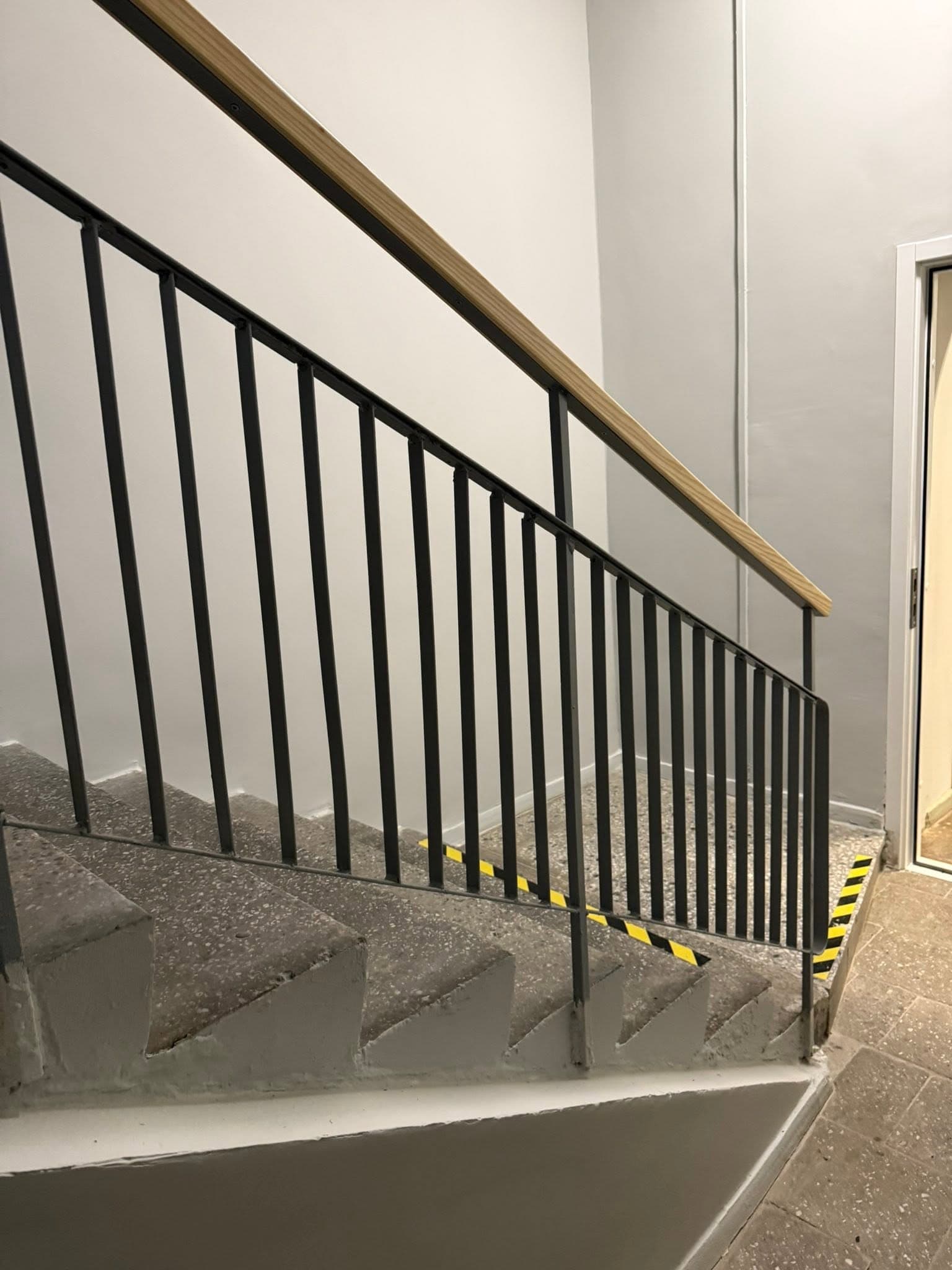 Railing & handrail — ash